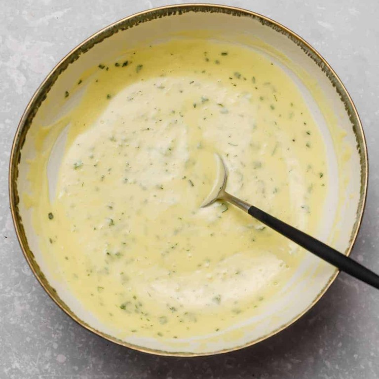 Easy Homemade Aioli (5 Minutes, 5 Ingredients!)