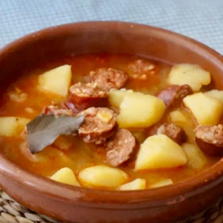 PATATAS CON CHORIZO