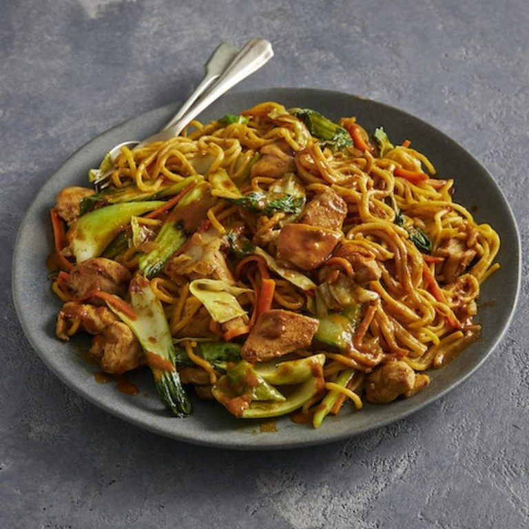 Salteado de Fideos con Pollo Satay