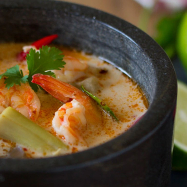 Sopa Tom Yam Kung con leche de coco