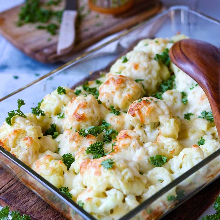 Low Carb Blumenkohlauflauf mit Käse überbacken