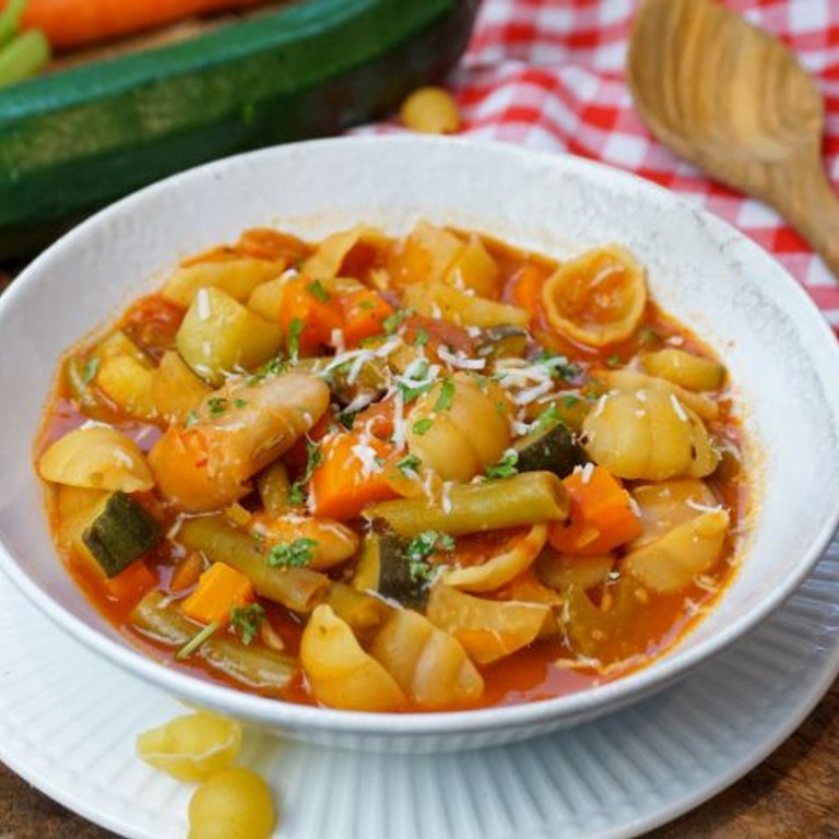 Minestrone - italienische Gemüsesuppe
