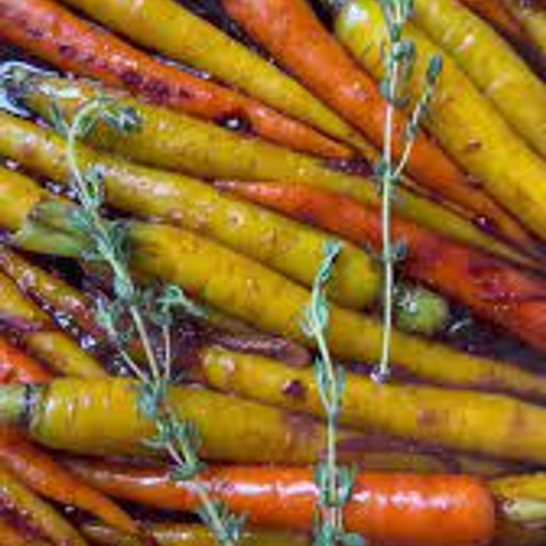 Zanahorias Glaseadas con Reducción de Jugo de Manzana, Miso y Soya