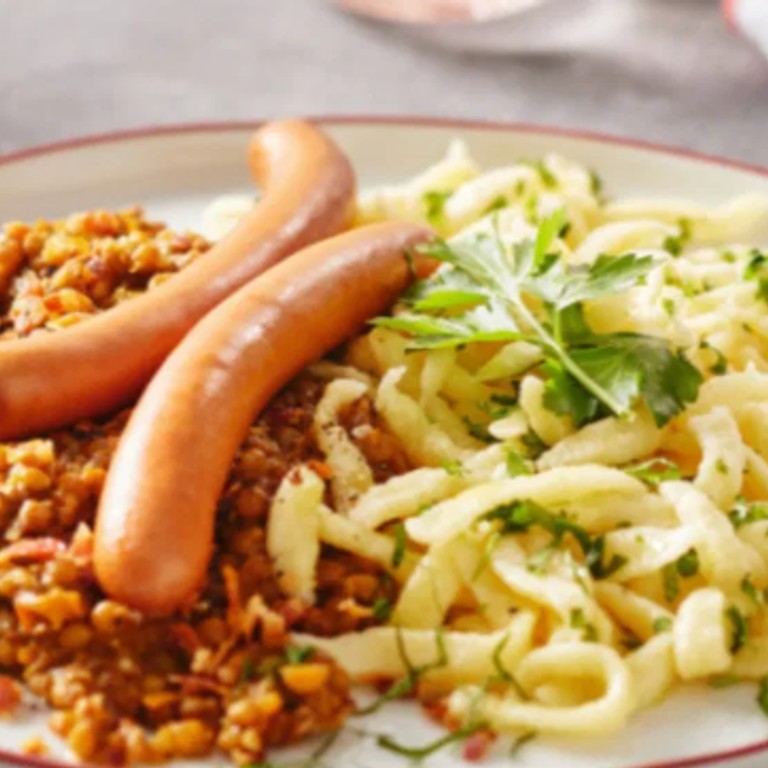 Linsen mit Spätzle und Würstchen