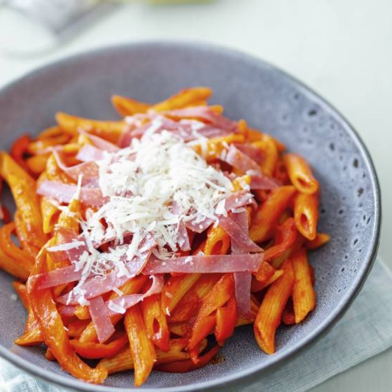 One-Pot-Penne mit Paprika-Salami-Soße