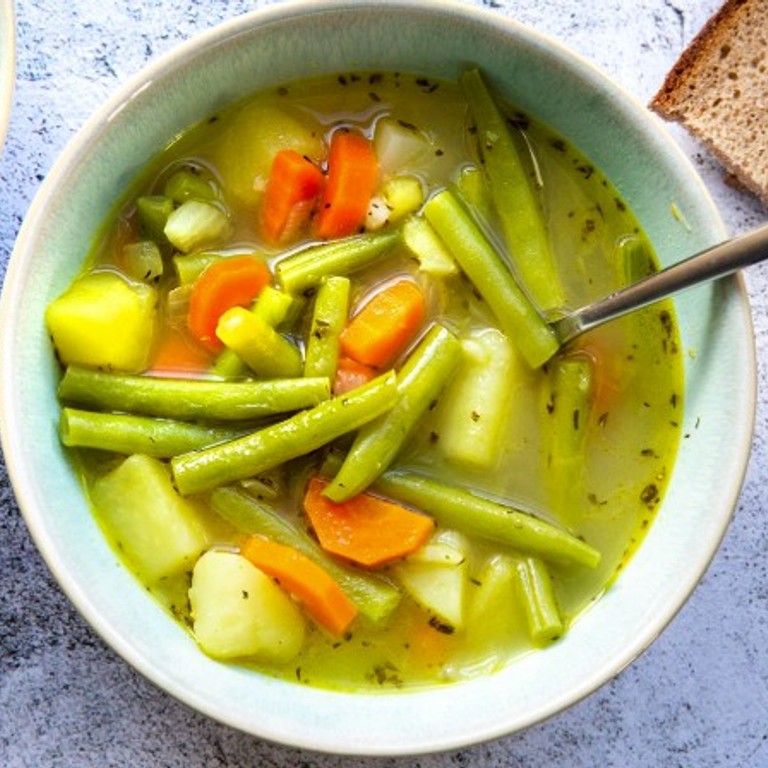 Vegetarischer Grüne-Bohnen-Eintopf mit Räuchertofu