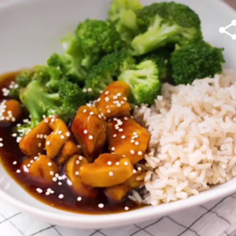 Sesam-Hähnchen mit Reis und Brokkoli