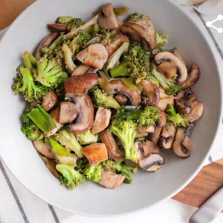 Hähnchenpfanne mit Pilzen und Brokkoli