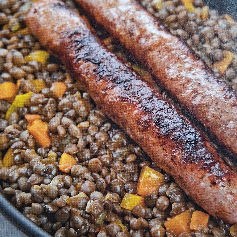 Linsen mit Paprika und Würstchen