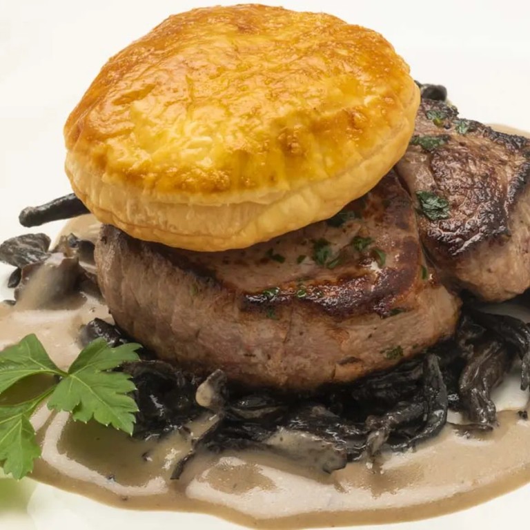 Salsa de Portobello Crimini y reduccion de Cinzano con perejil