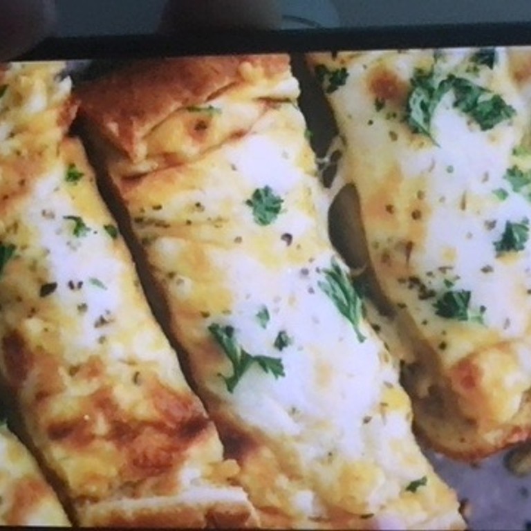 Cheap Easy Cheesy Garlic Bread