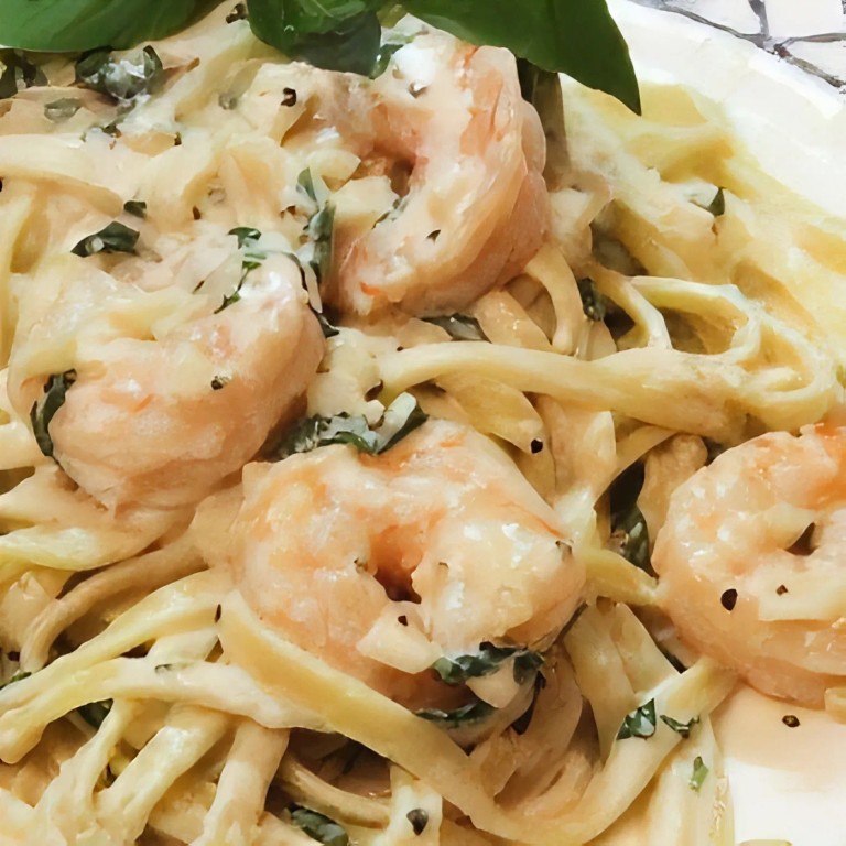 Pâtes aux Crevettes Crémeuses au Basilic – Recette Facile et Gourmande