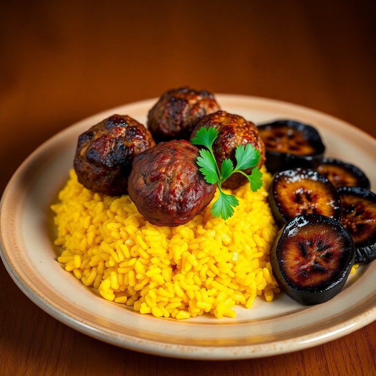 Bolas de Carne Especiadas con Arroz y Plátanos Dulces