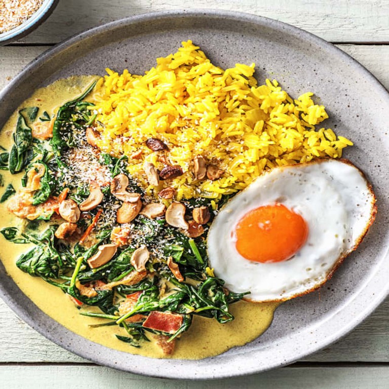 Rijst met spinazie-kokoscurry en spiegelei