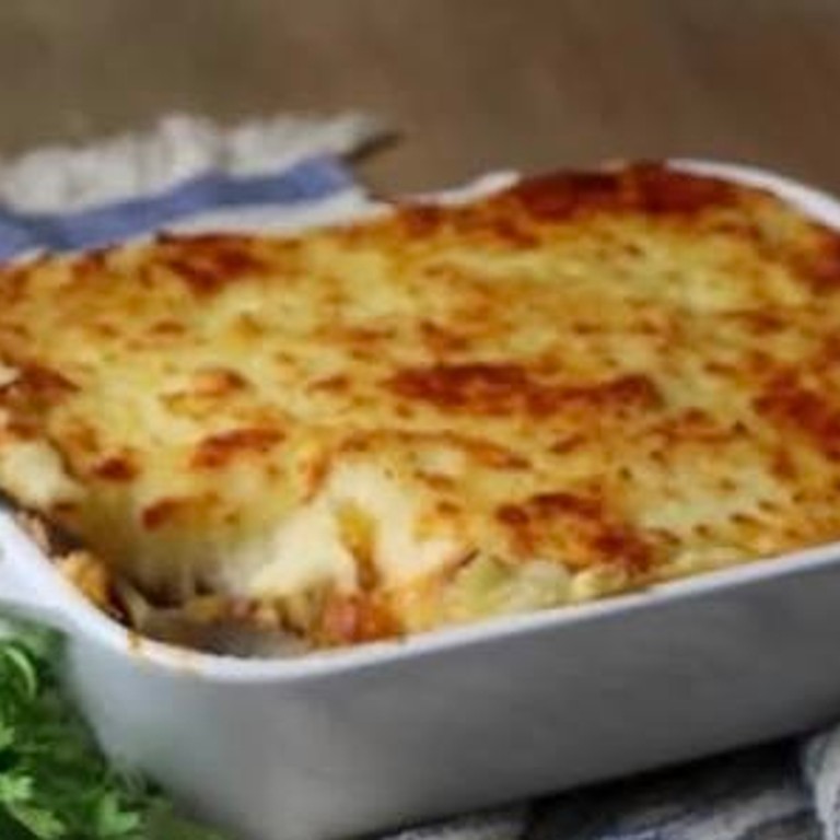 Pastelón navideño de yuca con ragú de res y gratinado de mozzarella