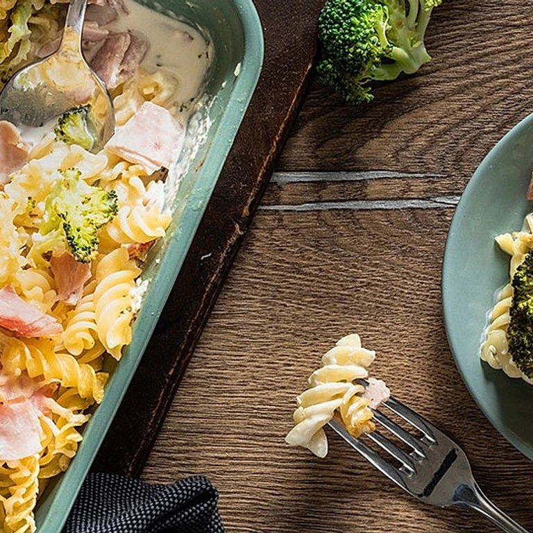 Nudelauflauf mit Brokkoli und Lachs
