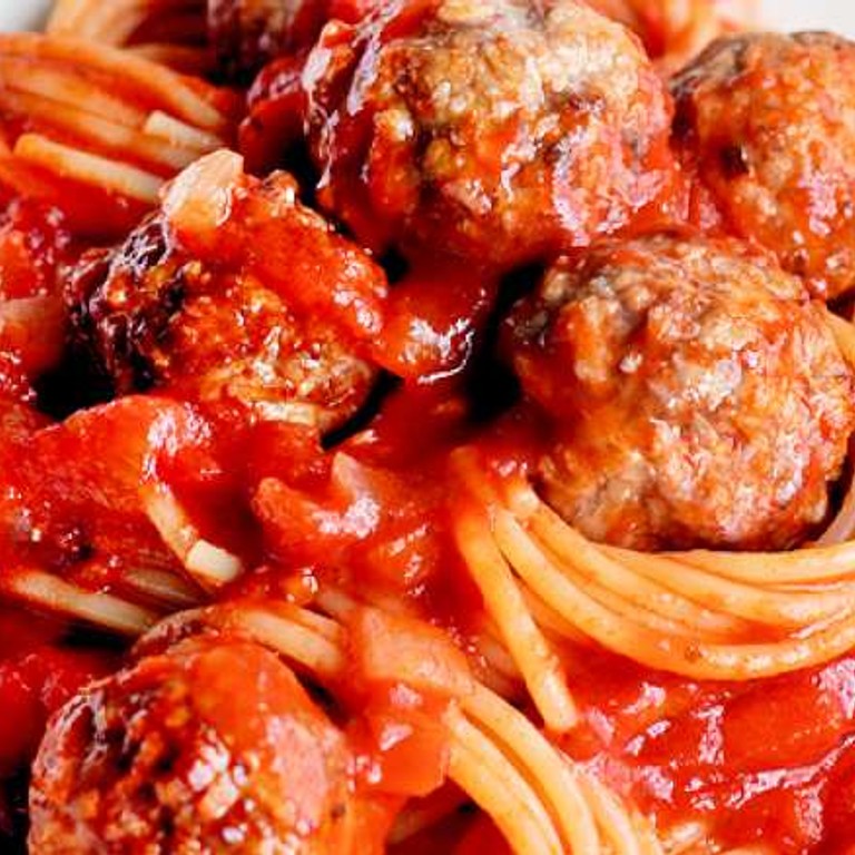 Hackfleischbällchen an Tomatensauce