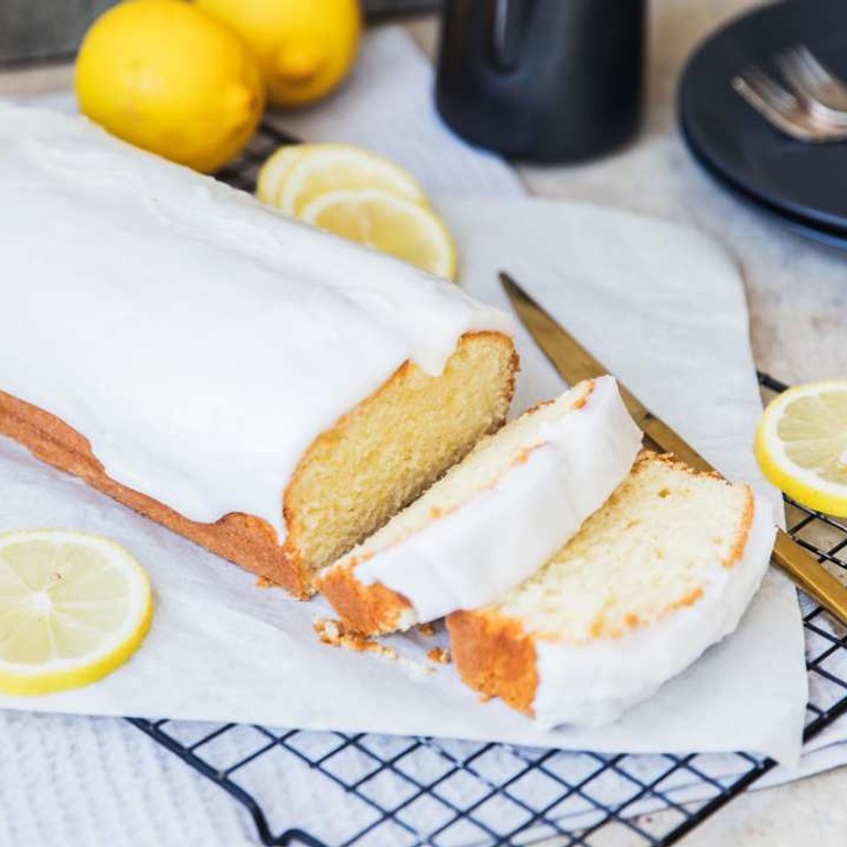 Zitronenkuchen mit Zuckerguss