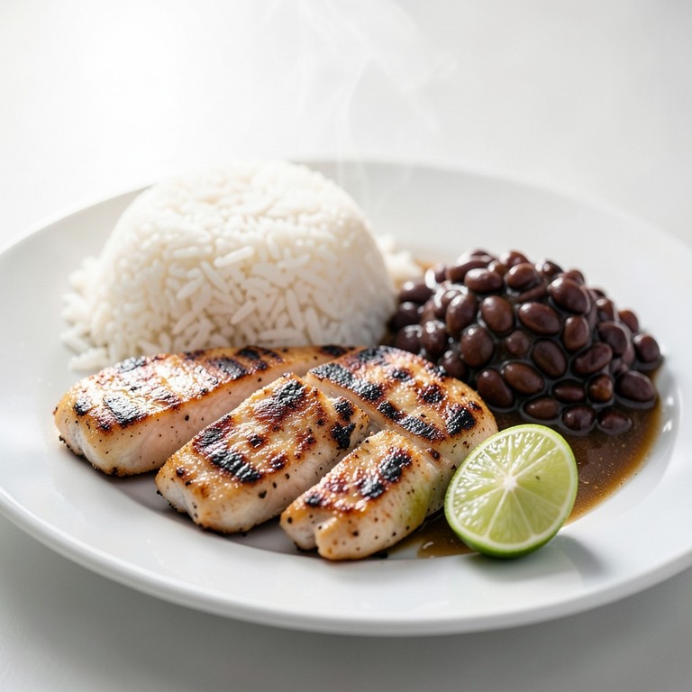 Frango Grelhado Clássico com Arroz e Feijão Carioca