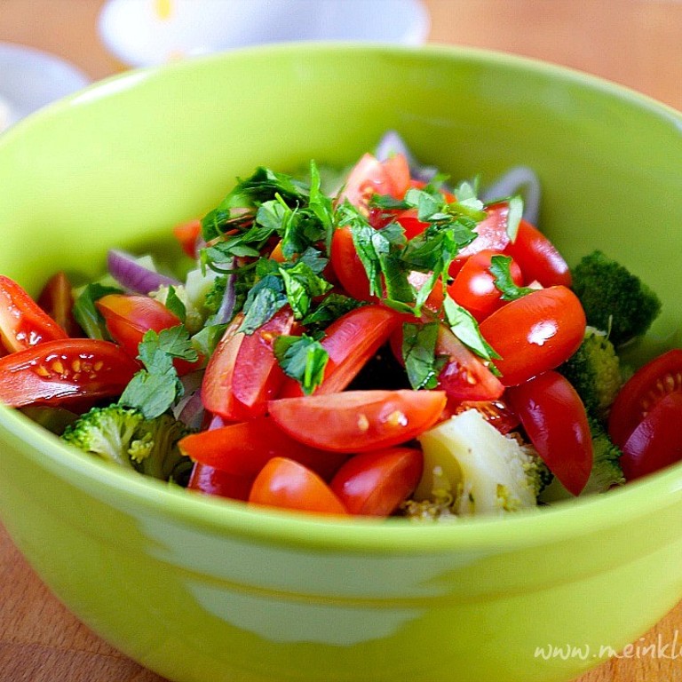 Warmer Brokkoli-Salat mit Tomaten und Rucola (Tag 2-5)