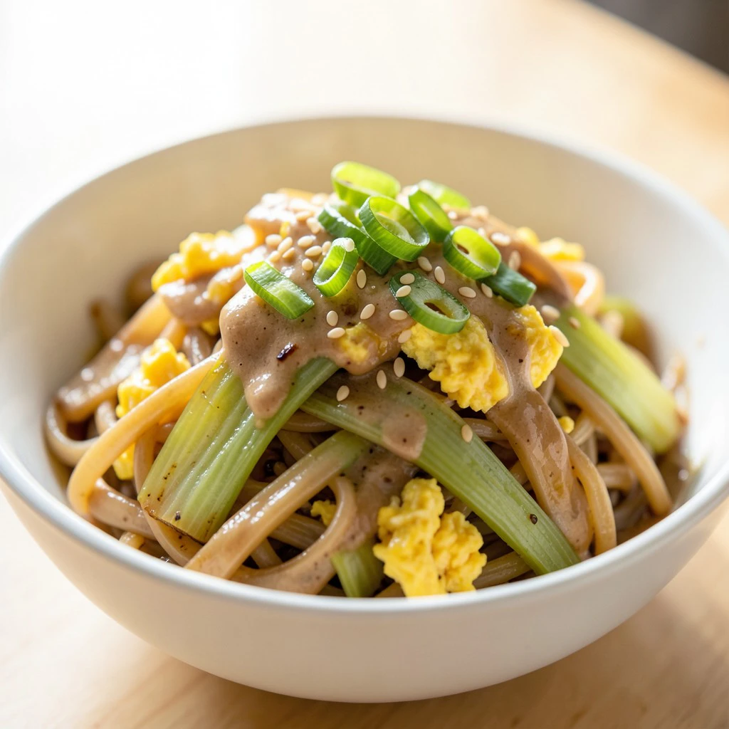 Vermicelles sautés aux poireaux et sauce tahini-soja